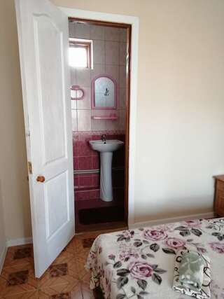 Гостиница Идиллия Судак Двухместный номер с 1 кроватью или 2 отдельными кроватями-3