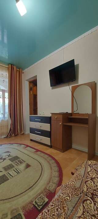 Гостиница Идиллия Судак Стандартный четырехместный номер-3